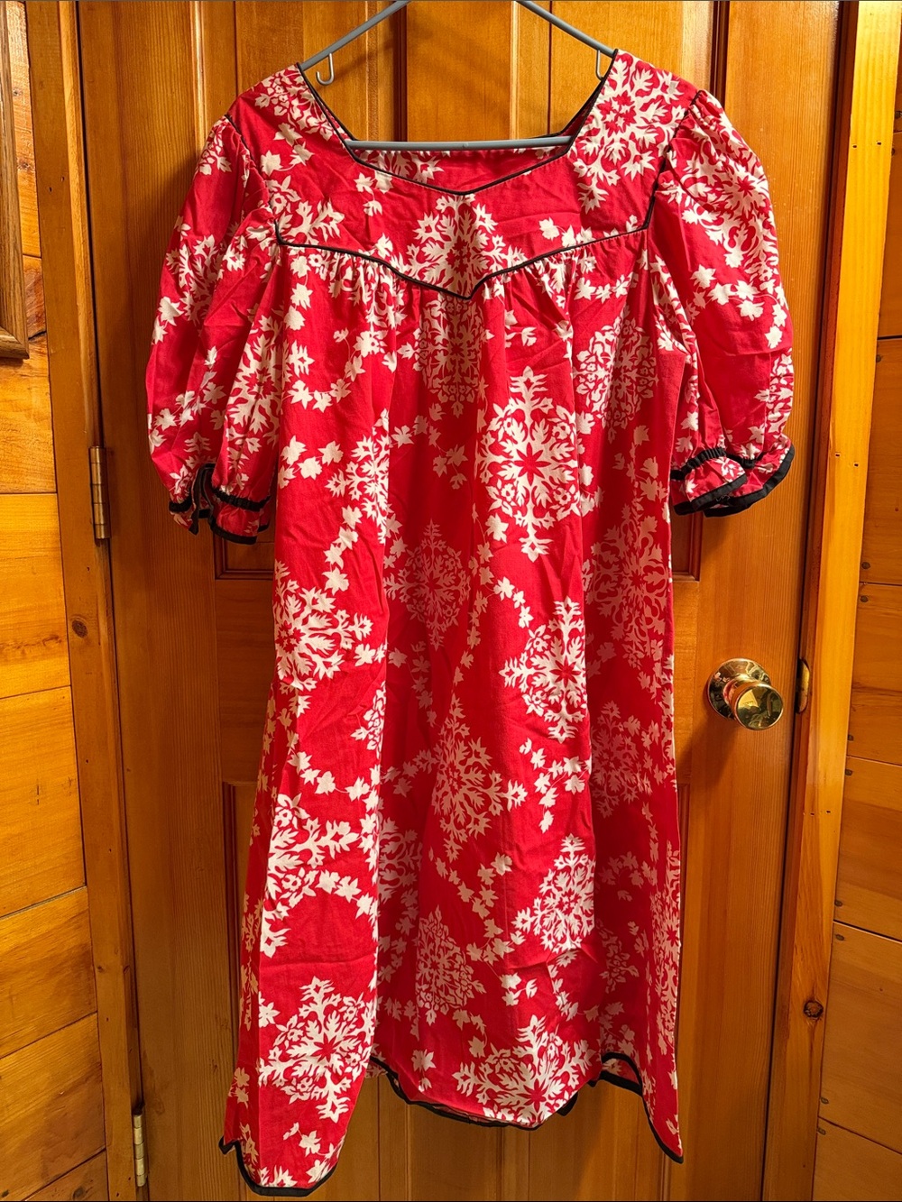 Vintage Hawaiian Red and White Floral Mu’umu’u